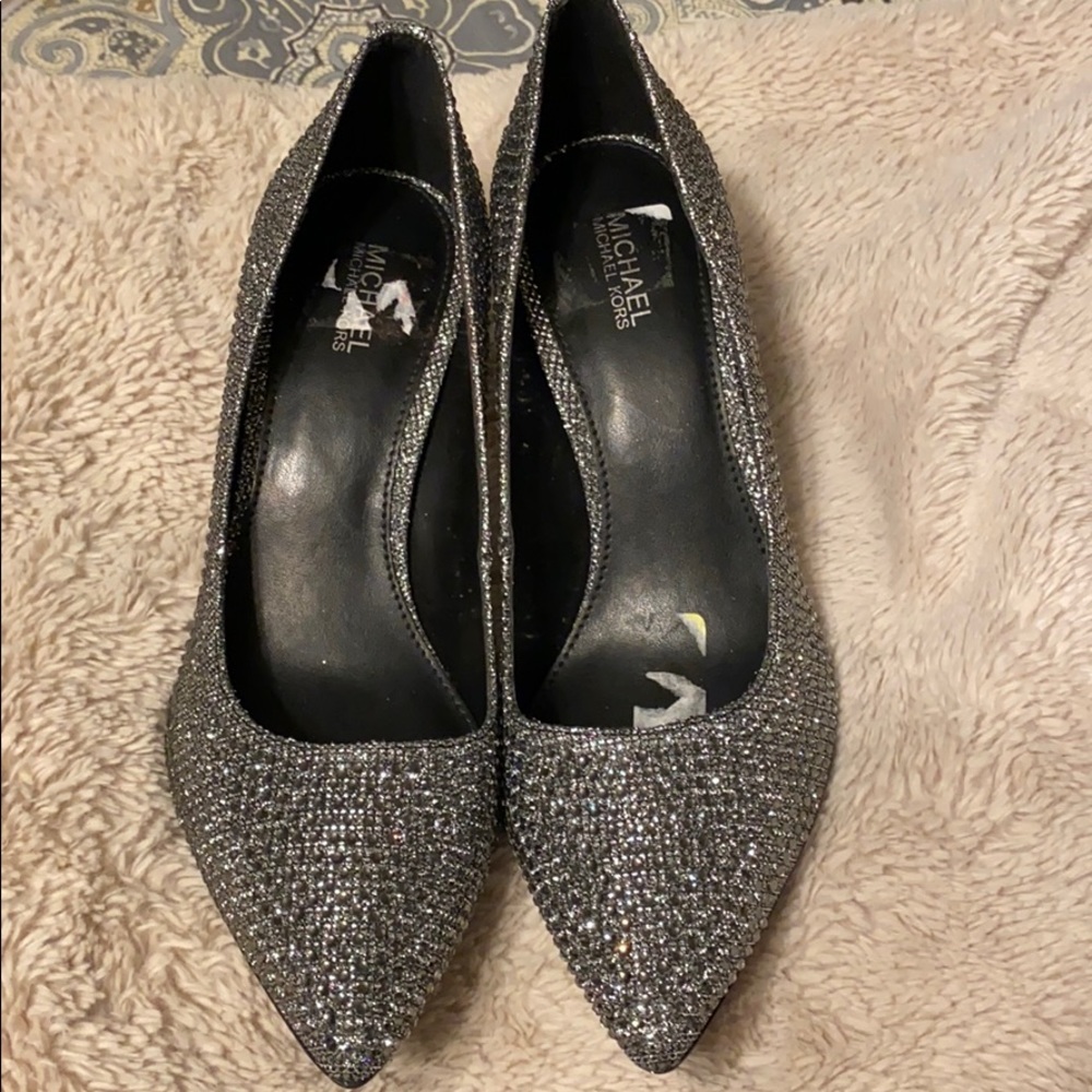 Michael Kors Sparling silver pumps